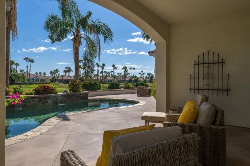 56430 Muirfield Vlg, La Quinta CA  92253-7648 exterior