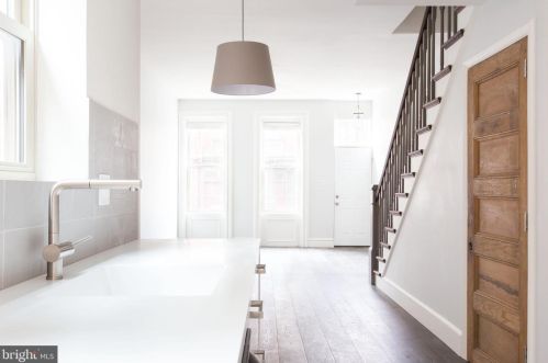 238 Fairmount Ave, Philadelphia PA  19123-2928 exterior