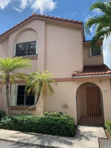 6550 170th Ter, Hialeah, FL 33015-4637