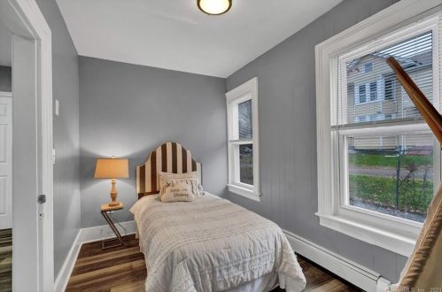 77 Chestnut St, Middletown CT  06457-3801 exterior