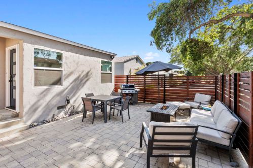 1455 Chalcedony St, San Diego CA 92109-2126 exterior