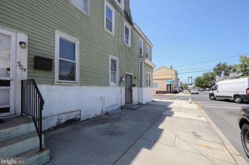 302 Mercer St, Gloucester, NJ 08030-1431