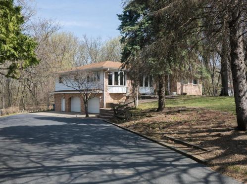 1445 Dolores Ln, Saint Paul, MN 55122-2757