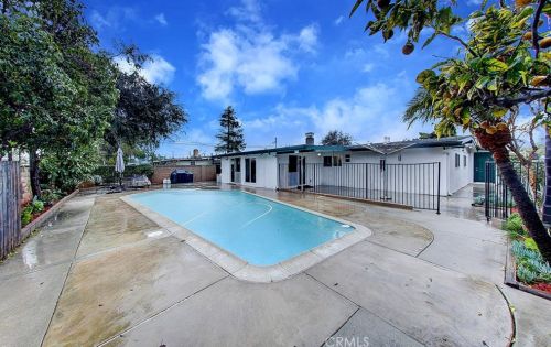 7712 Davmor Ave, Stanton CA 90680-3113 exterior