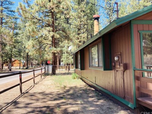 412 Pineview Dr, Big Bear City, CA 92314-9112