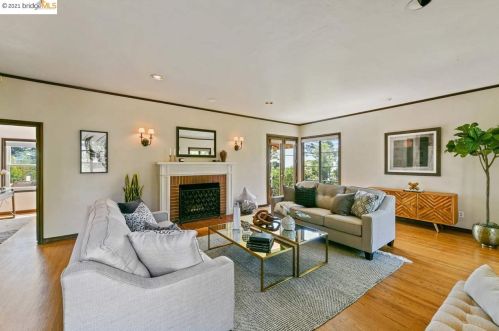 2643 Carisbrook Dr, Oakland, CA 94611-1609