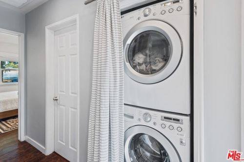 17030 Hart St, Van Nuys CA 91406-4508 exterior