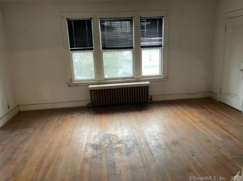 21 Lake St, Waterbury, CT 06708-2705
