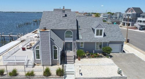 501 Sunset Dr, Pelican Island, NJ 08751-2248
