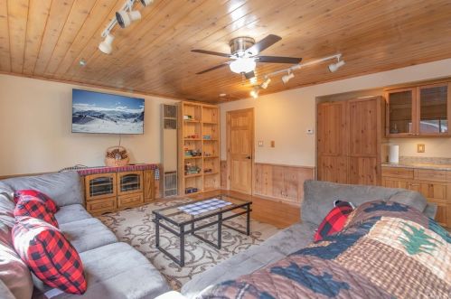329 Fairway Blvd, Big Bear City CA  92314-8879 exterior
