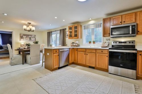 40 Laurel Crst Dr, Brookline NH 03033-2137 exterior