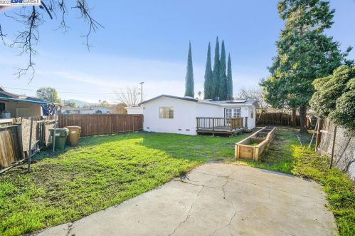 2954 Clearland Cir, West Pittsburg CA  94565-3243 exterior