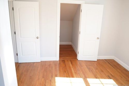 865 Noble Ave, Bridgeport CT  06608-1049 exterior