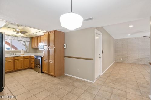 4930 Paradise Dr, Scottsdale AZ  85254-4649 exterior