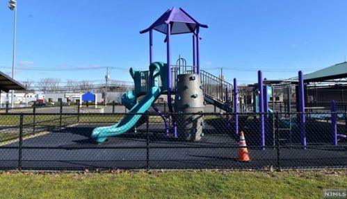 26 Elmwood Ter, Elmwood Park NJ  07407-1729 exterior