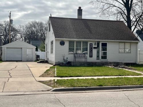 827 Redwood Dr, Green Bay, WI 54304-2428