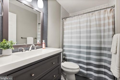 9085 Bristow Woods Ct, Nokesville VA  20181 exterior