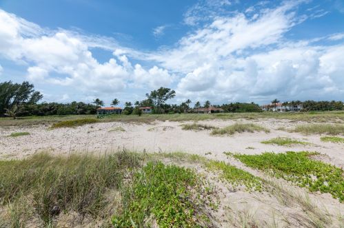 206 Caribbean Rd, Palm Beach FL  33480-3014 exterior