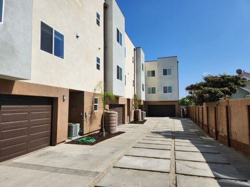 1491 Atlantic Ave, Long Beach, CA 90813-2066
