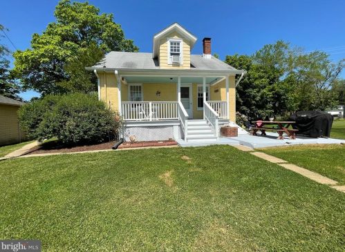 21 Loudoun St, Lovettsville VA  20180-8513 exterior