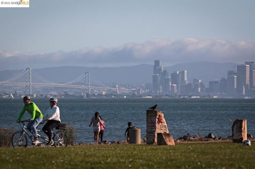 55 Bayside Ct, Richmond CA  94804-7443 exterior