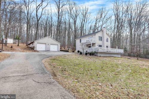 11939 Woodland Dr, Cross Roads, PA 17322-9069