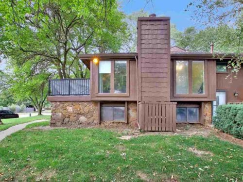 2421 Yellowstone St, Wichita, KS 67215-1595