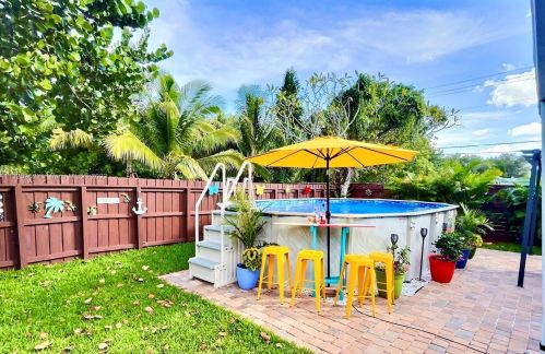 805 26th Ave, Hollywood FL  33020-5704 exterior