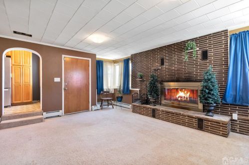 180 Grenville St, Woodbridge NJ  07095-1834 exterior