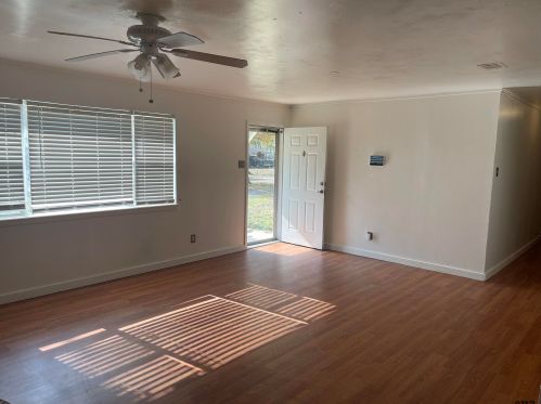 106 5th St, Bogata, TX 75417-2767