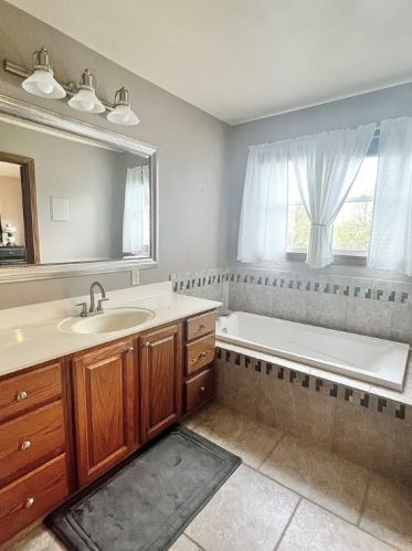 2413 Woodland Hills Dr, New Castle PA  16101-5557 exterior
