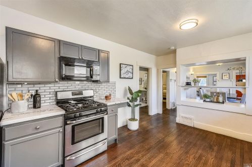 5044 Fairfax Ave, Oakland CA 94601-5811 exterior