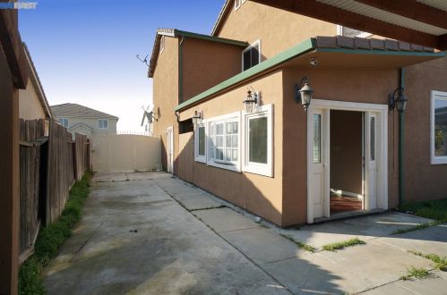 682 Vasconcellos Ave, Manteca CA  95336-8546 exterior