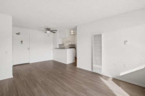 21 California Ave, Irvine CA 92612-3001 exterior