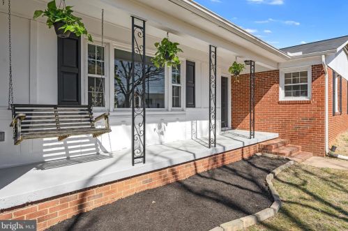 100 Pecan Ln, Fredericksburg, VA 22405-1747