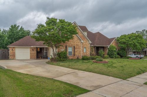 6109 Gateridge Dr, Lewisville, TX 75028-2396