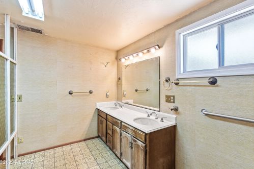 902 Prince Rd, Tucson AZ 85705-3028 exterior