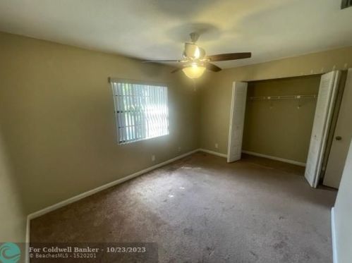 6245 175th Ter, Hialeah FL  33015-4438 exterior