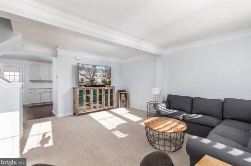 9078 Falcon Glen Ct, Bristow VA  20136-5739 exterior