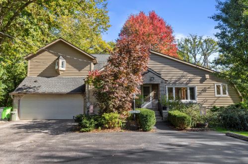 10740 Cedarburg Rd, Thiensville, WI 53092-4408