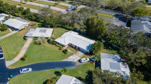 7 Lanai Cir, Naples FL  34112-6947 exterior