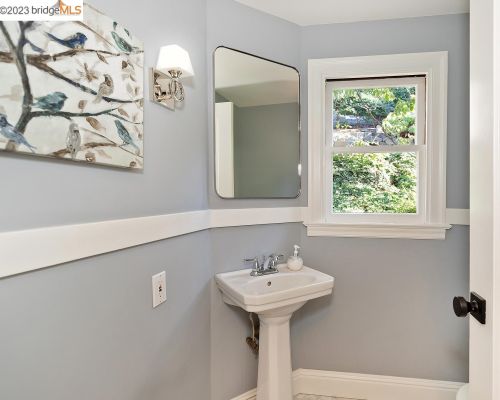 1906 Hoover Ave, Oakland CA  94602-1922 exterior