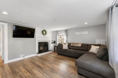 34 Homewood Ave, North Providence RI  02911-2907 exterior