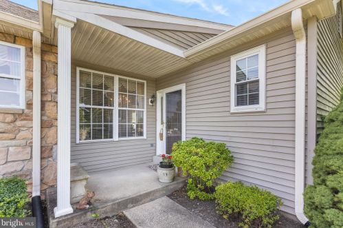 1300 Covert Ct, Glen Mills, PA 19342-2241