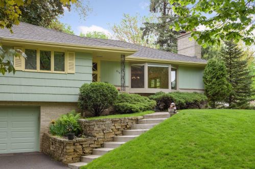 616 Desnoyer Ave, Saint Paul, MN 55104-4945