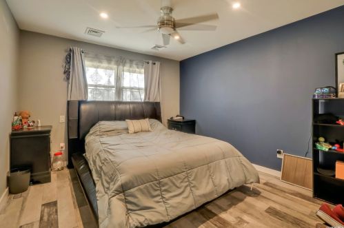 312 37th St, North Lindenhurst NY  11757-2607 exterior