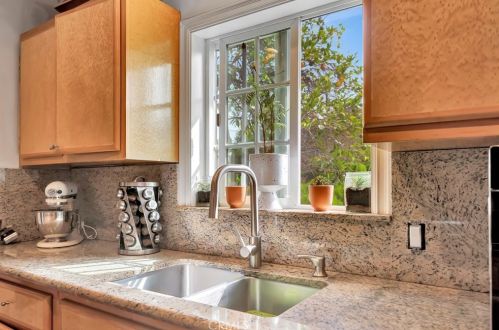 17119 Saticoy St, Van Nuys CA 91406-2146 exterior