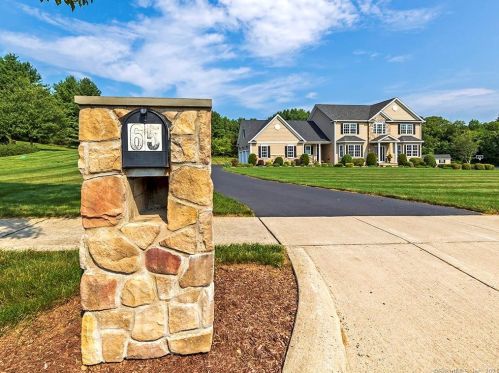 65 Gianna Ln, Kensington, CT 06037-1851