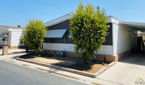 6000 Brundage Ln, Bakersfield, CA 93307-2332