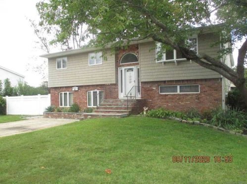 55 Rodney Ave, Islip Terrace, NY 11752-1624